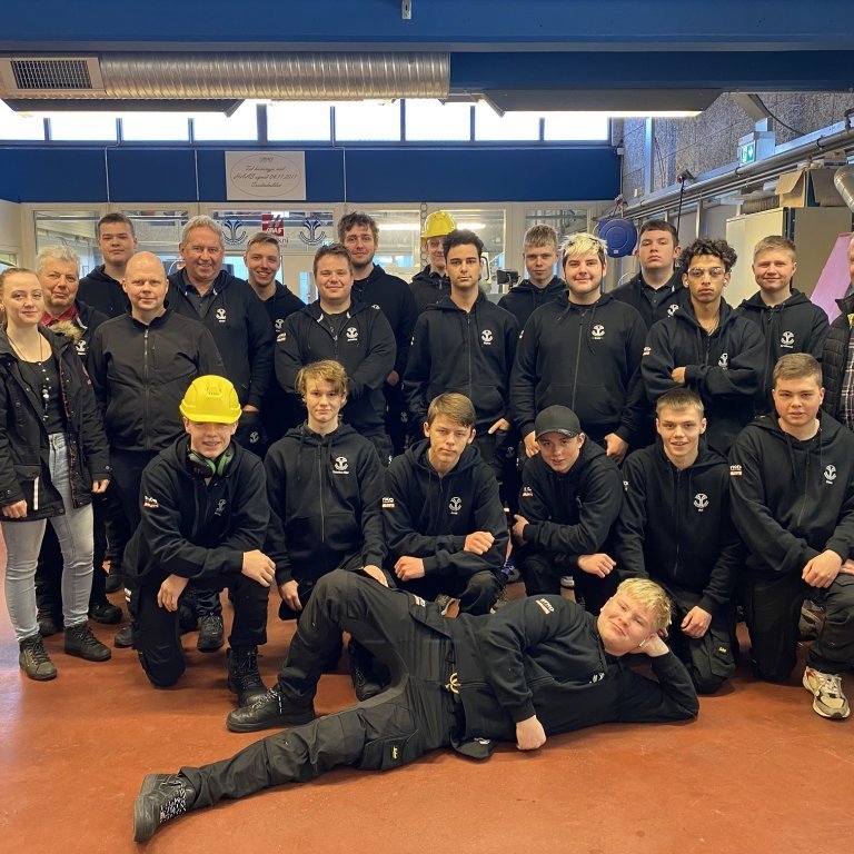 Afhending vinnufatnaðar og öryggisbúnaðar haustið 2022