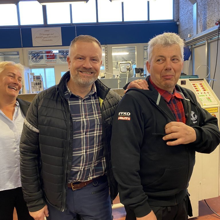 Afhending vinnufatnaðar og öryggisbúnaðar haustið 2022