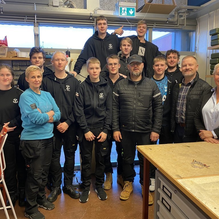 Afhending vinnufatnaðar og öryggisbúnaðar haustið 2022