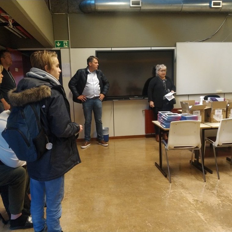 Fyrsta árs nemar í rafvirkjun fá afhentar spjaldtölvur