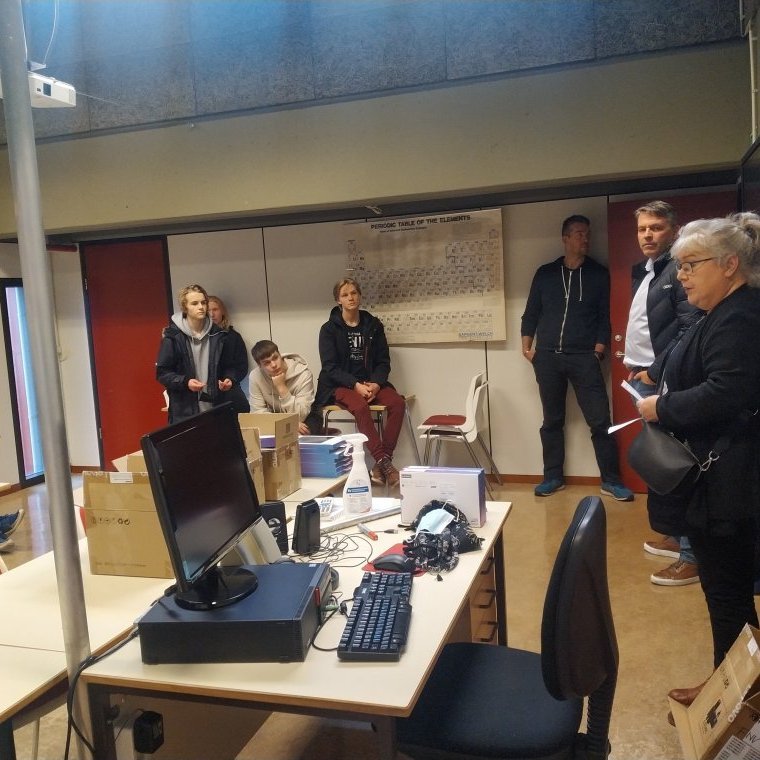 Fyrsta árs nemar í rafvirkjun fá afhentar spjaldtölvur