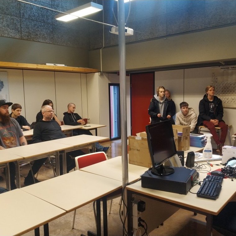 Fyrsta árs nemar í rafvirkjun fá afhentar spjaldtölvur