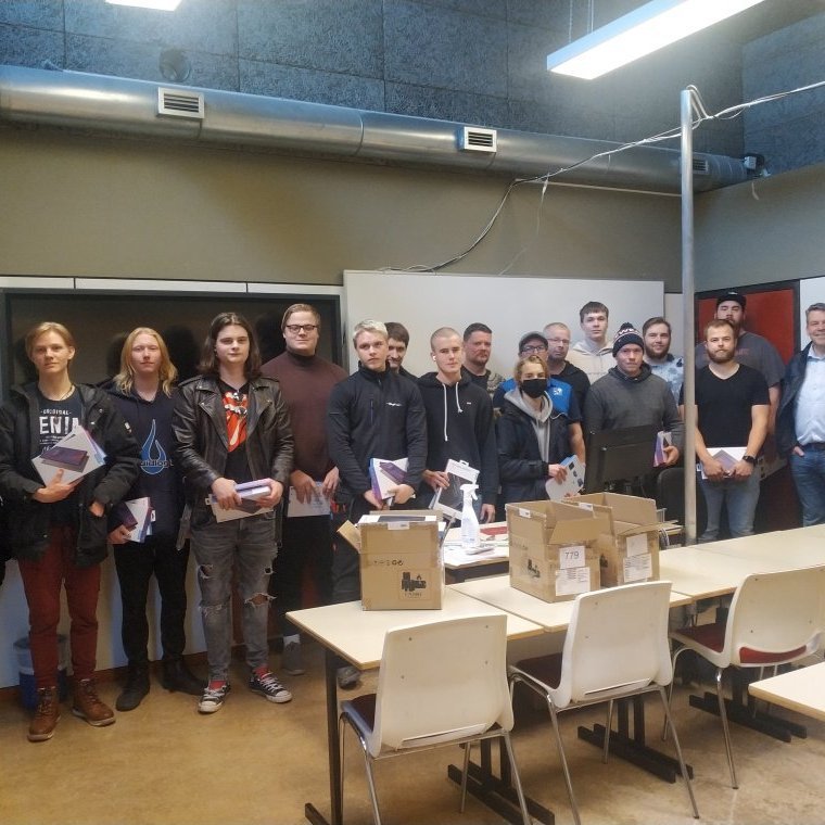 Fyrsta árs nemar í rafvirkjun fá afhentar spjaldtölvur