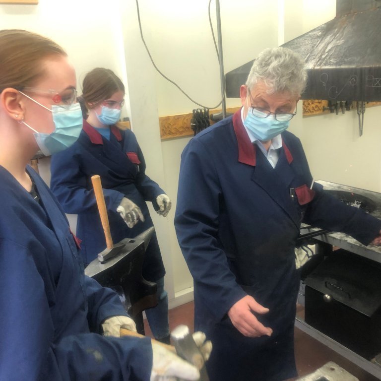 Opnir dagar 2021: Skartgripasmiðja - eldsmiðja