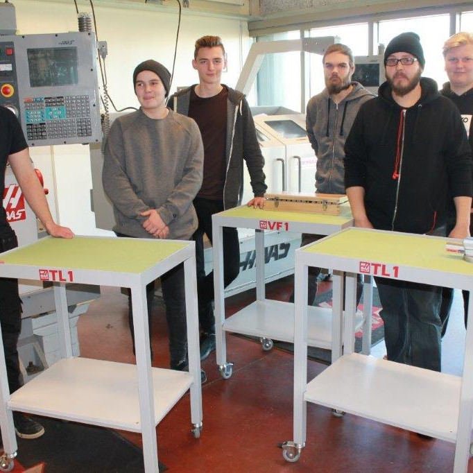 Smíði á fráleggsborðum í HAAS-rými FNV