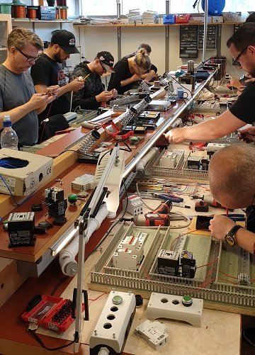 Mynd frá helgarnámi í rafvirkjun