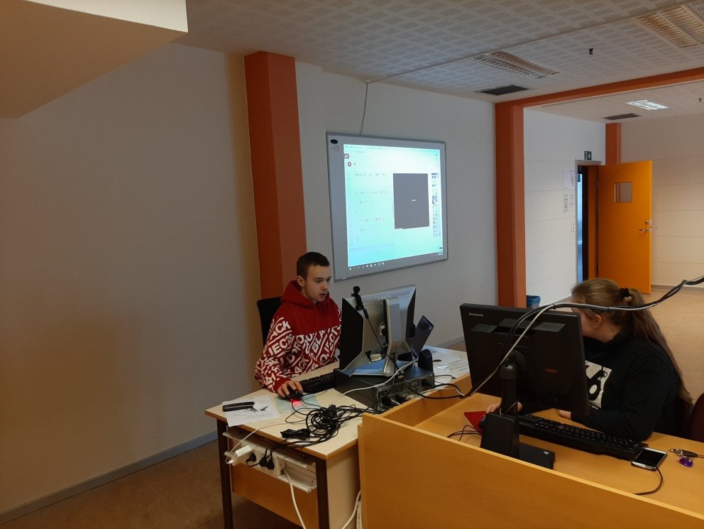 Mynd frá Pong vinnustofunni