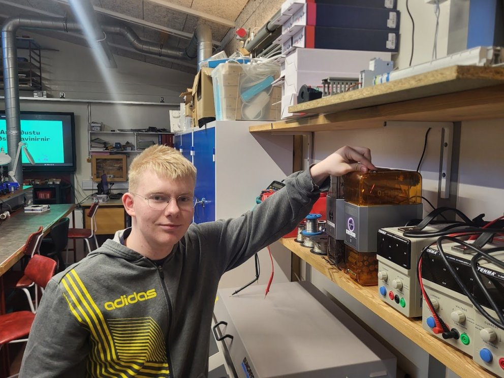 Sjálfvirkar rafhlöðuhleðslustöðvar teknar í notkun í rafmagnsdeild