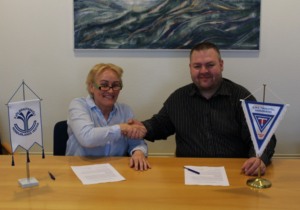 Samningur um íþróttaakademíu í körfubolta endurnýjaður