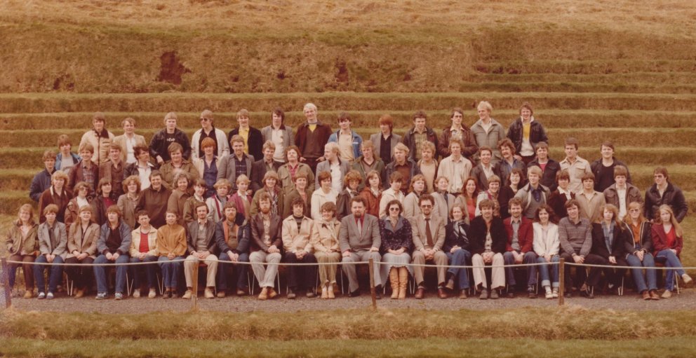Starfsfólk og nemendur skólans vorið 1980