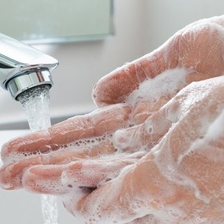 Handþvottur (mynd: landlaeknir.is)