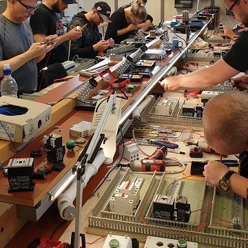 Mynd frá helgarnámi í rafvirkjun