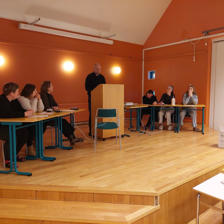 Frá keppni starfsfólks og keppnisliðs skólans