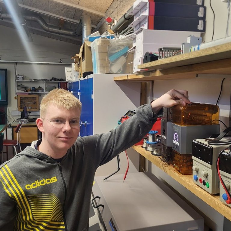 Sjálfvirkar rafhlöðuhleðslustöðvar teknar í notkun í rafmagnsdeild