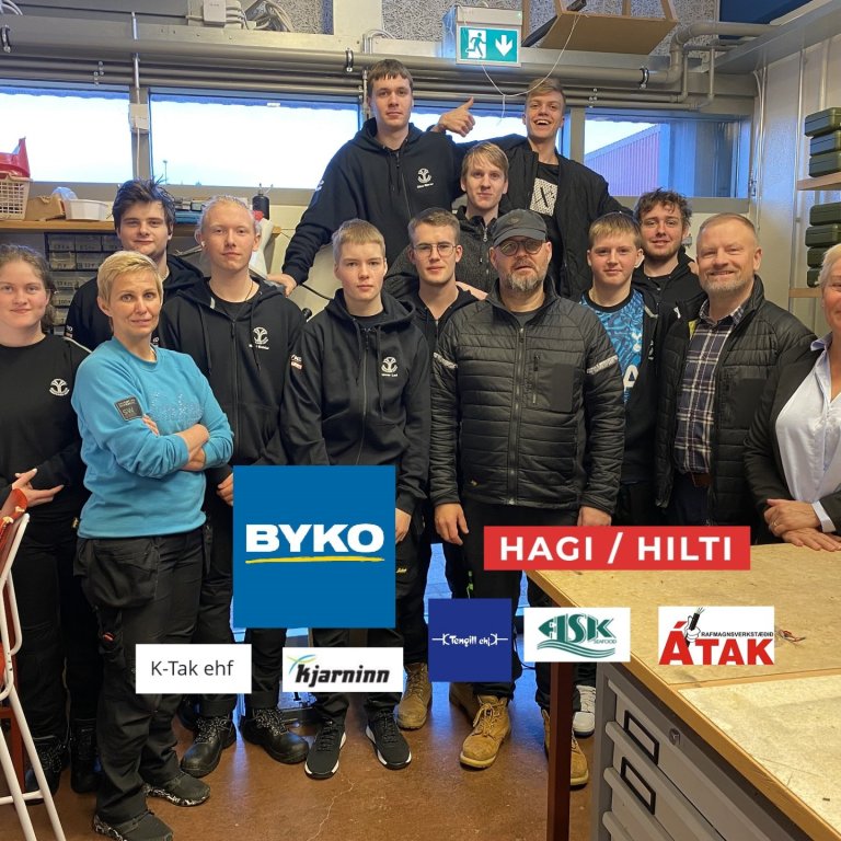 Frá afhendingu vinnufatnaðar og öryggisbúnaðar