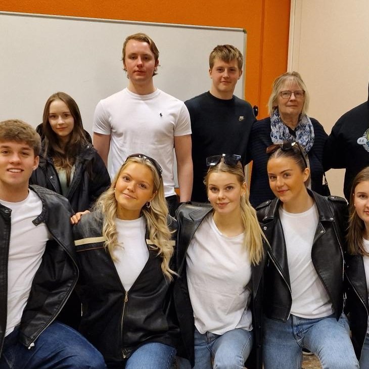 Nemendur og kennari í ÍSLE3BS05