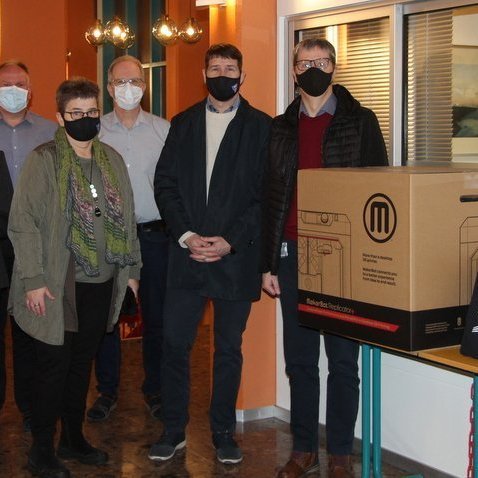 Frá afhendingu gjafanna í FNV. Mynd: FE/feykir.is