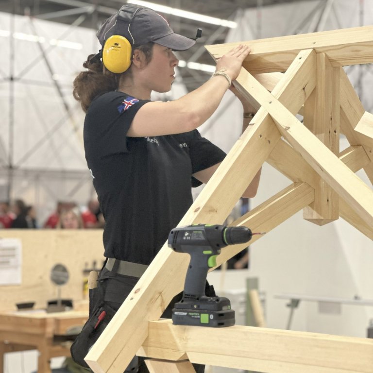 Fyrirmynd komandi kynslóða í iðngreinum