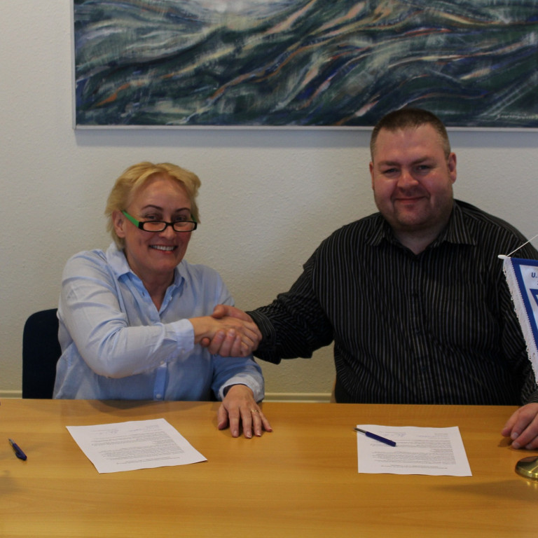 Samningur um íþróttaakademíu í körfubolta endurnýjaður