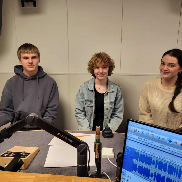 Mynd úr hljóðveri
Frá vinstri: Daníel, Snædís og Emma