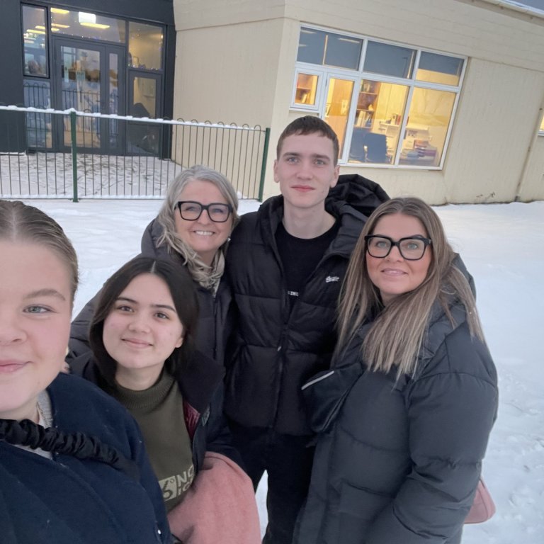 Hrafnhildur Ísabella, Júlía Jara, Hrafnhildur félagsráðgjafi, Tómas Bjarki og Sandra námsráðgjafi.