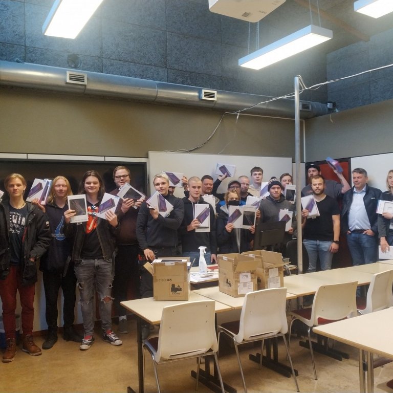 Fyrsta árs nemar í rafvirkjun fá spjaldtölvur